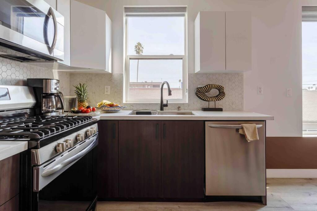 Stunning Hollywood Townhouse With Sunny Views Сasa de vacaciones