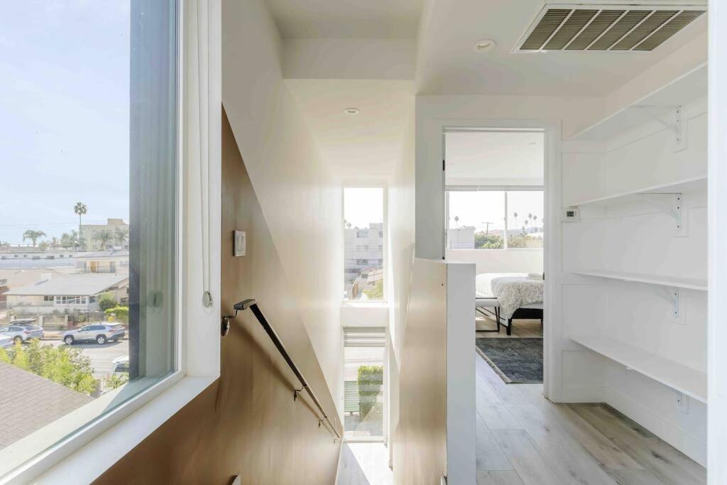 Stunning Hollywood Townhouse With Sunny Views Сasa de vacaciones Los Ángeles