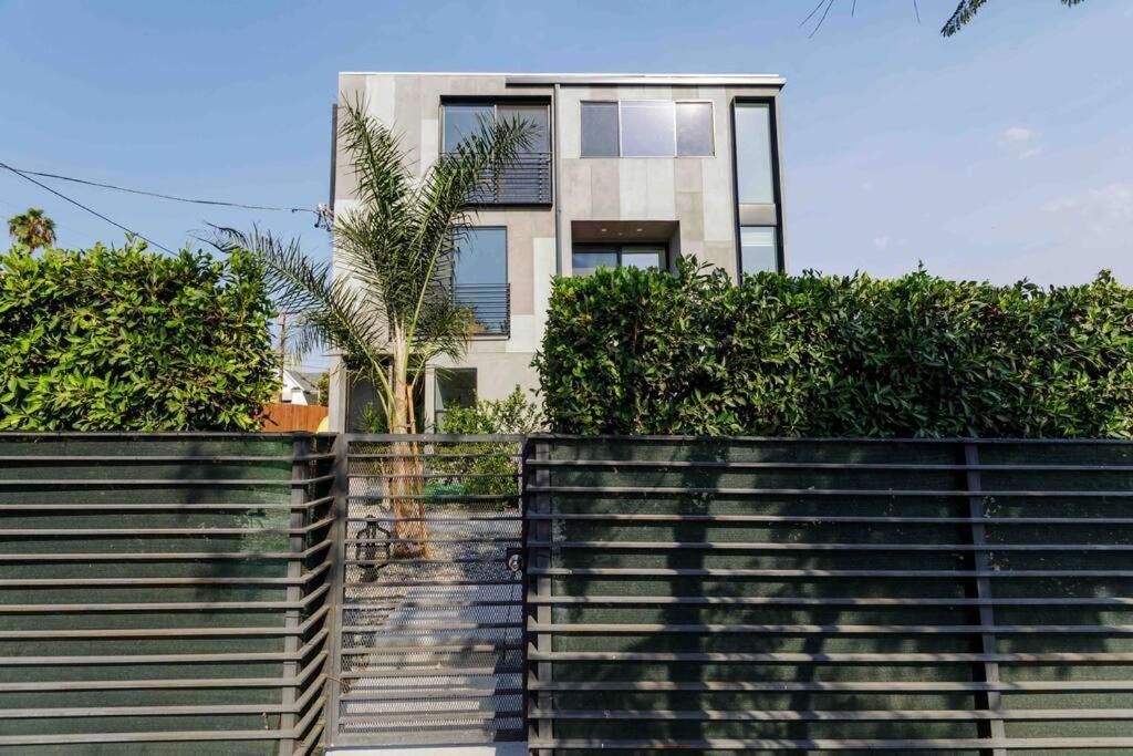 Stunning Hollywood Townhouse With Sunny Views Hébergement de vacances *