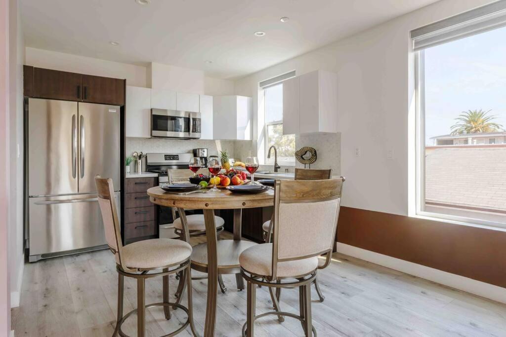 Stunning Hollywood Townhouse With Sunny Views Сasa de vacaciones