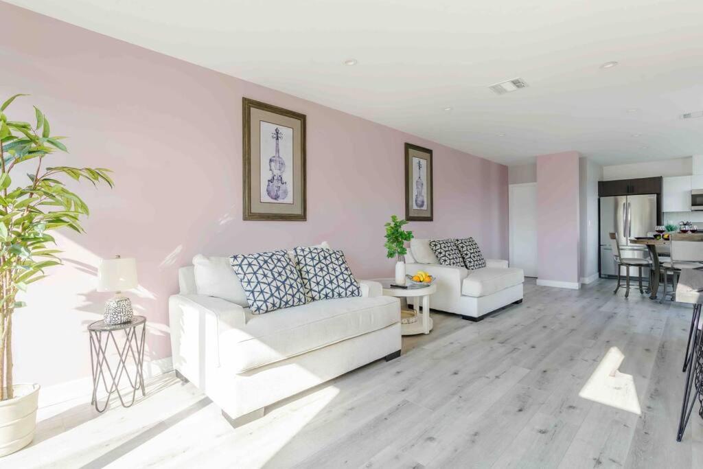 Stunning Hollywood Townhouse With Sunny Views Сasa de vacaciones